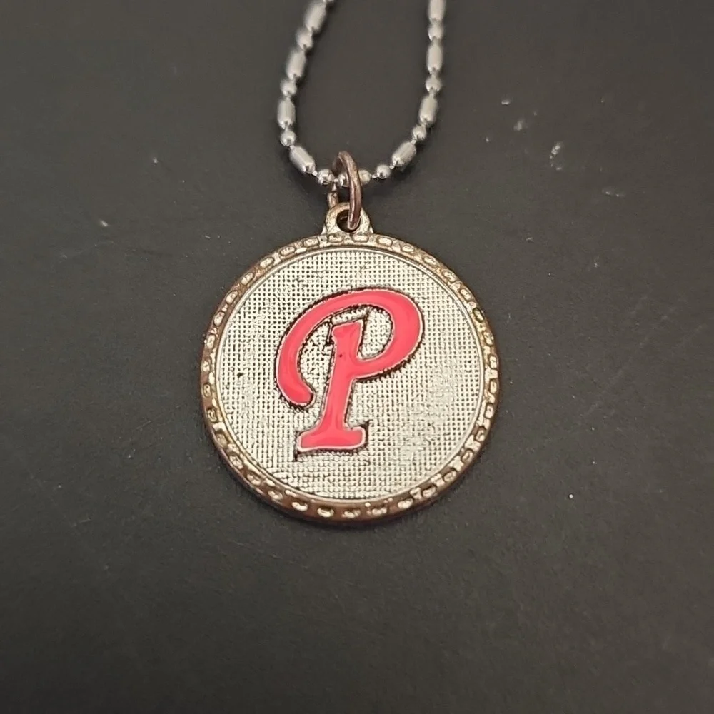 Silver and Pink P Pendant Necklace🎲